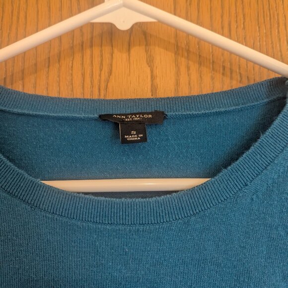 Ann Taylor Teal Blue Short Sleeve Knit Gold Button Sweater Top- Size Small - Picture 4 of 5